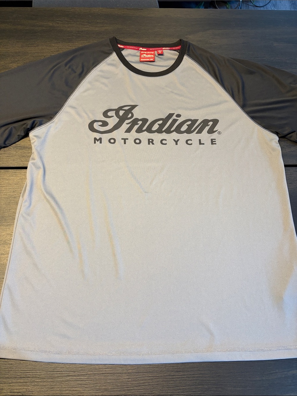 Indian Motorcycle Men’s Short Sleeve Raglan Tee in Light Gray and Black